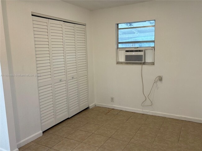 Building Photo - 610 E Campus Cir