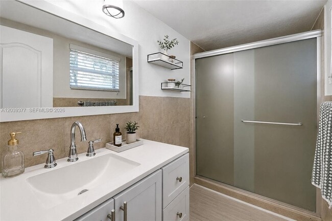 Building Photo - 8950 SW 69th Ct