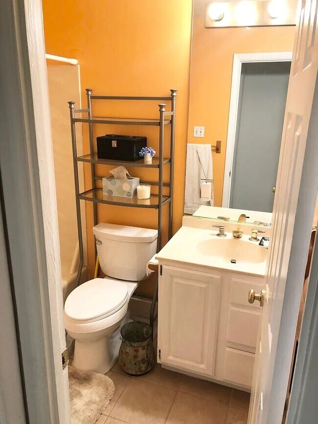 Building Photo - Regency Estates 5 BR 3 BA