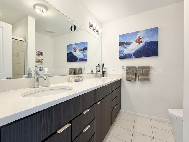 Building Photo - Modern 2020 Built Townhome Just Steps from Downtown Ferndale!