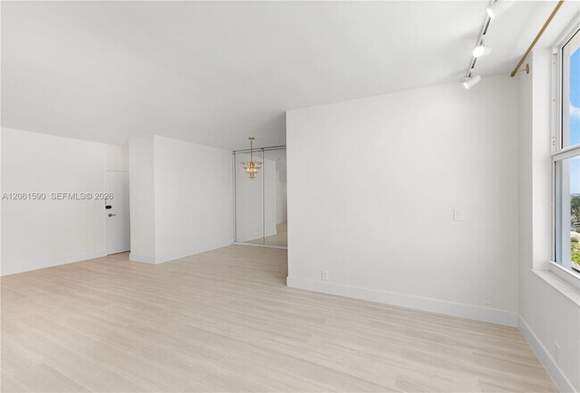 Building Photo - 4747 Collins Ave