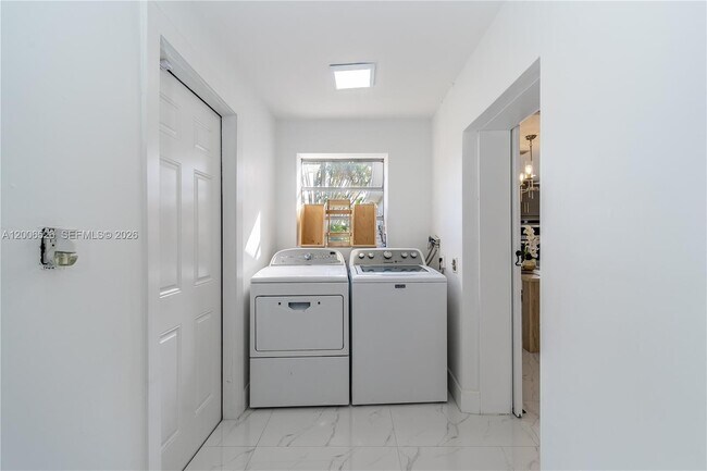 Building Photo - 4212 Van Buren St