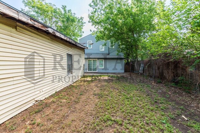 Building Photo - 719 S Glenn St