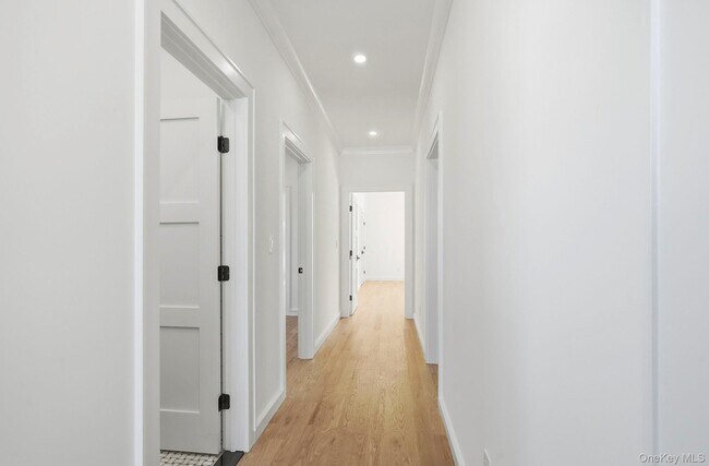 Building Photo - 31 Gedney Way