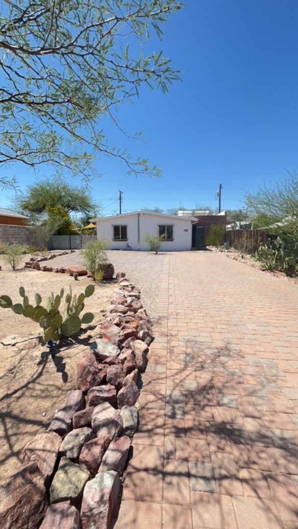 Primary Photo - Close to University of Arizona