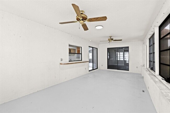 Building Photo - 8829 Bermuda Ln