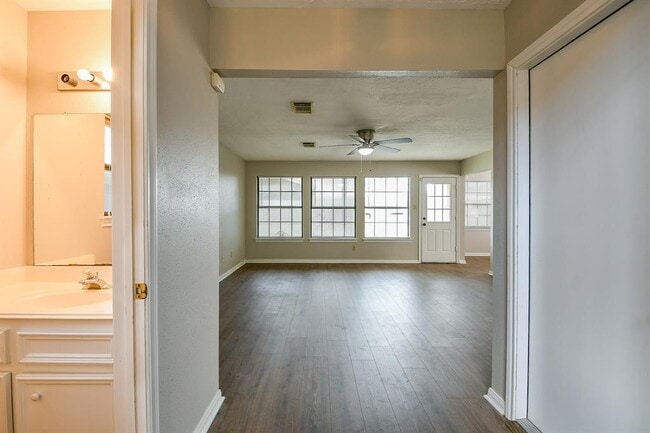 Building Photo - 3423 Berry Grove Dr