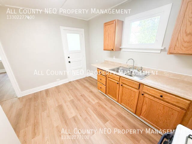 Building Photo - 549 Wildwood Ave