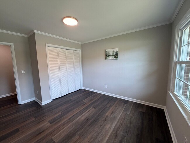Building Photo - 228 College Dr