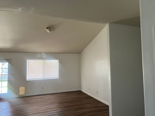 Building Photo - 608 Isla Bonita St