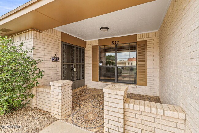 Building Photo - 832 Tepic Dr