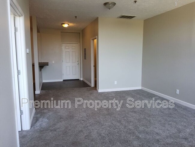 Building Photo - 2208 8th St