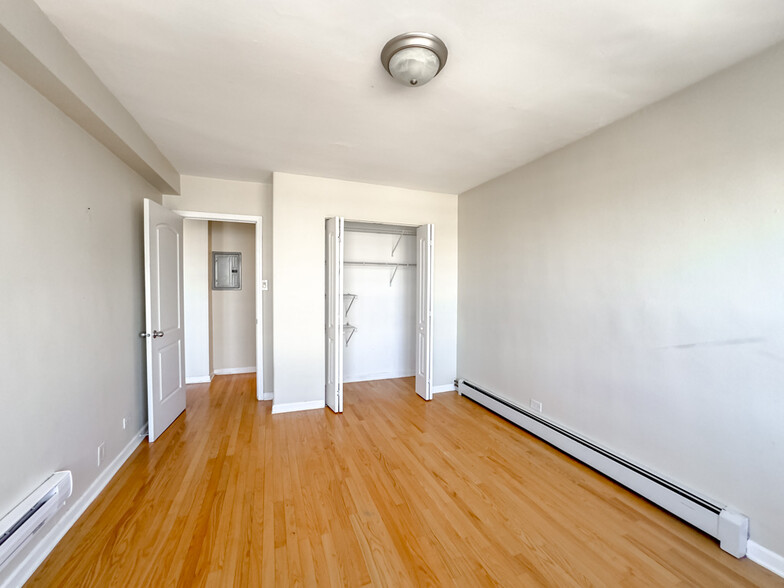 Building Photo - 4180 N Marine Dr