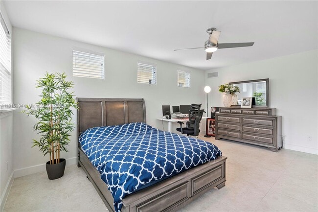 Building Photo - 217 SW 11th St