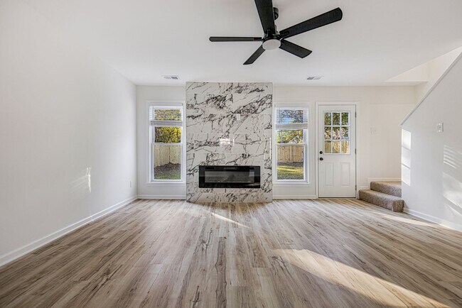 Building Photo - 3869 Cedar Path Dr