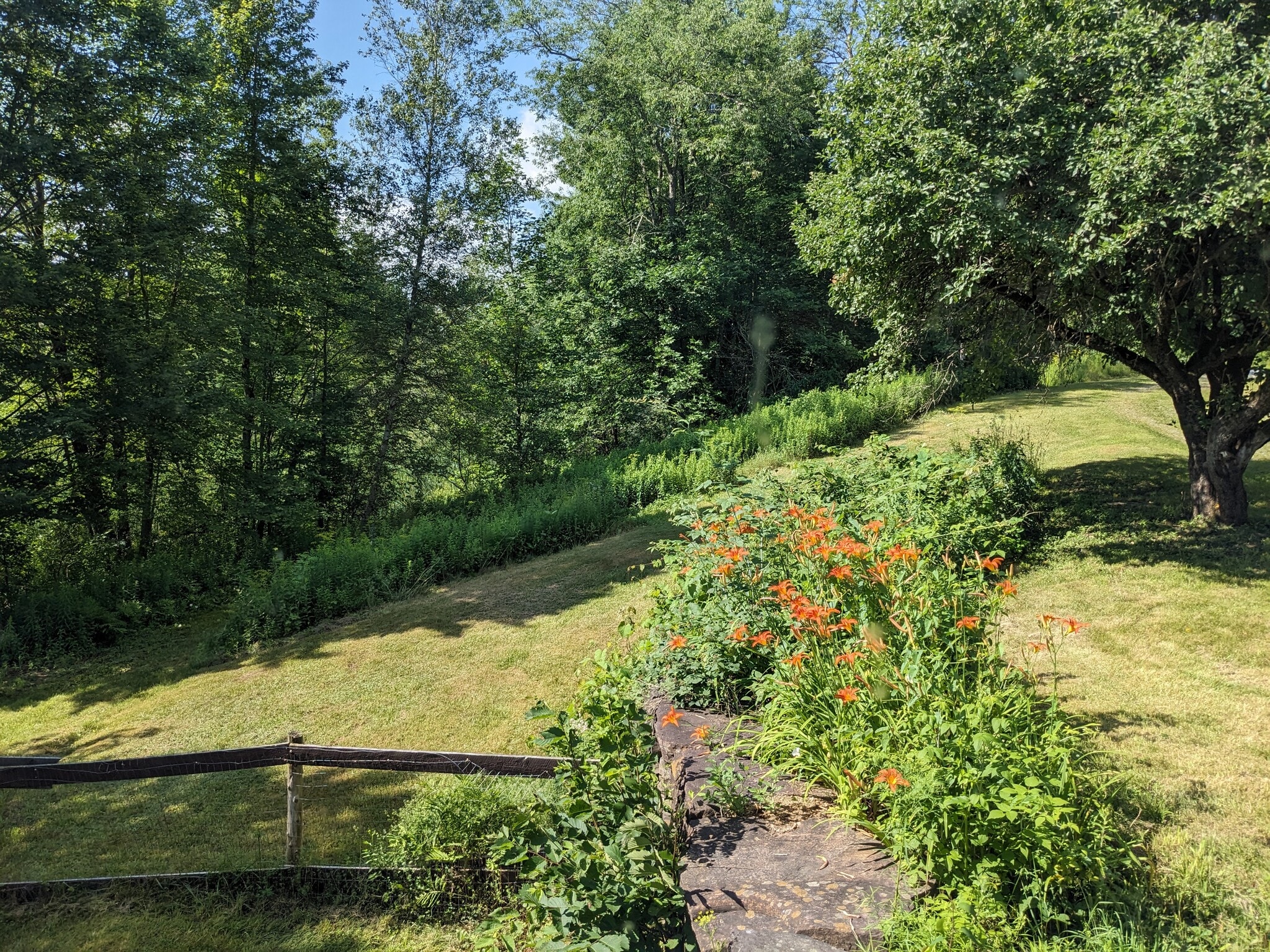 Building Photo - 832 VT-15