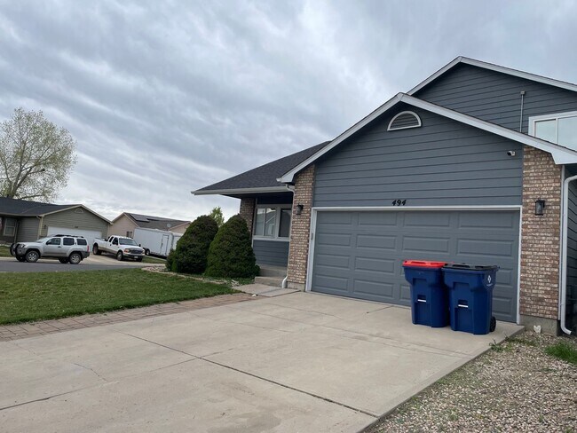 Building Photo - Beautiful 3 Bed 2.5 Bath Home in Milliken, Huge Corner Lot, Fenced Yard & Unfinished Basement