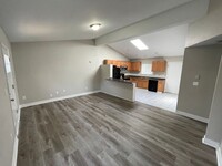 Building Photo - 50% Discount on Security Deposit! 4 Bedroo...