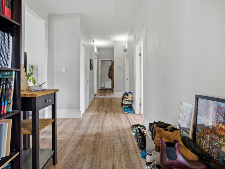 Building Photo - 368 Broadway