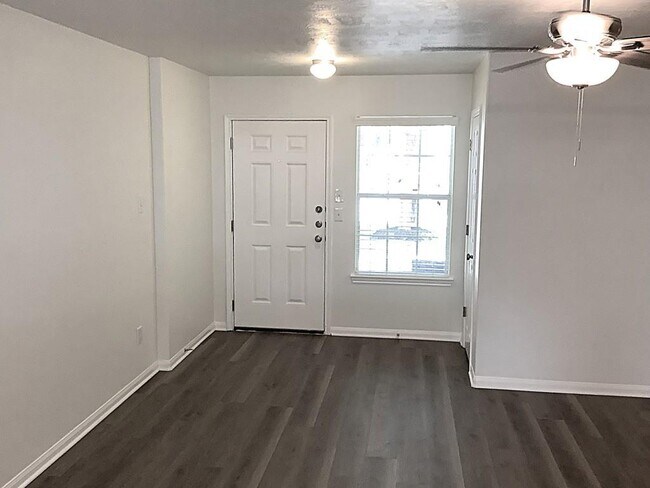 Building Photo - 910 Redcrest Springs Ct