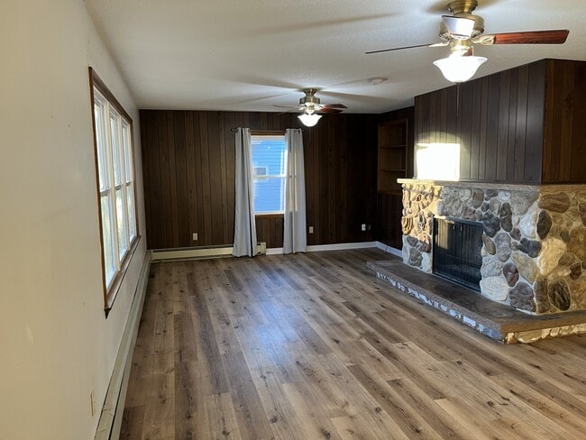 Building Photo - 120 Railroad St