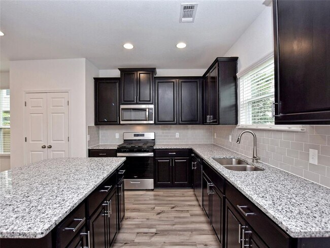 Building Photo - 3200 College Park Dr