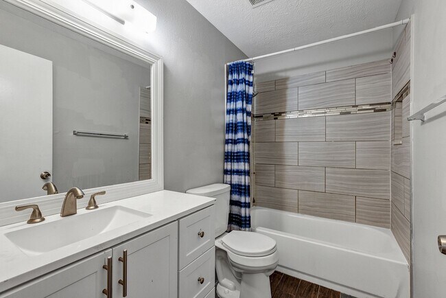 Building Photo - Spacious 3BR/2BA Ocala Home with Modern Finishes,Fireplace Floor-to-Ceiling Sliding Glass Doors &...