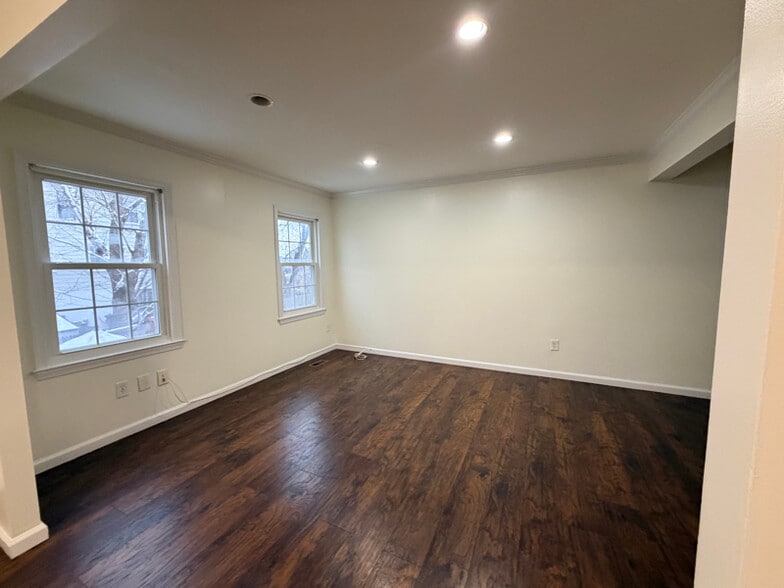 Building Photo - 9504 Covington Pl