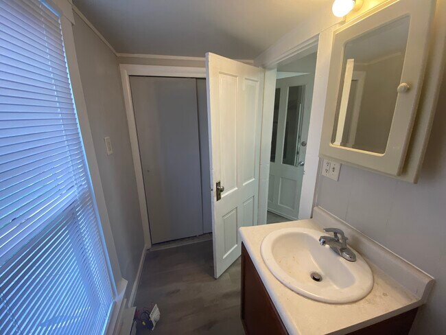 Building Photo - 501 Pratt St