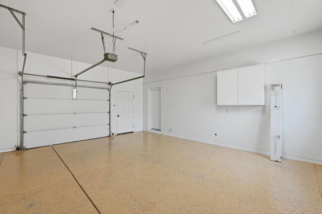 Building Photo - 6302 E Cochise Rd