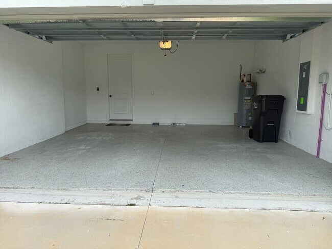 Building Photo - Lakeview Living with Bonus Flex Space & Resort-Style Amenities