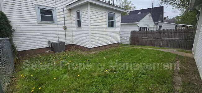 Building Photo - 702 Archer Ave