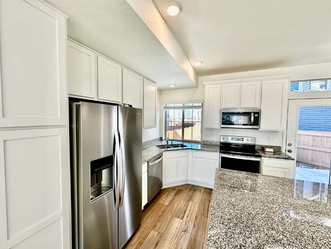 Building Photo - "Charming and spacious 3-Bed Sanctuary with 2.5 Baths the Reunion Community in Commerce City!"