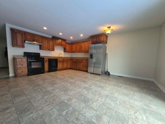 Building Photo - 227 Mohawk Dr