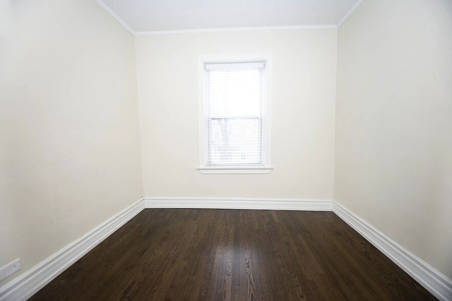 Building Photo - 3703 N Hoyne Ave