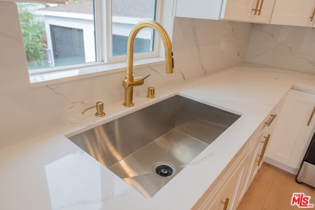 Building Photo - 7755 Day St