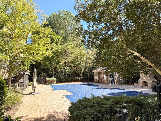 Building Photo - Modern 1-Bed Townhome Near Perimeter Mall ...