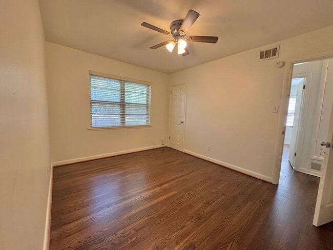 Building Photo - 103 Park Cir
