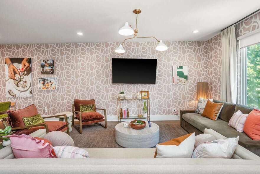 Building Photo - 774 E Argyle Ave