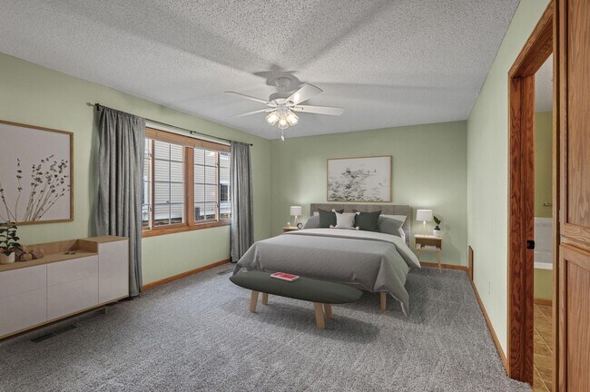 Building Photo - rare woodbury upgraded 3 bedroom end unit townhouse!! One level living!