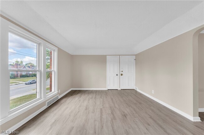 Building Photo - 13613 Cedar Rd