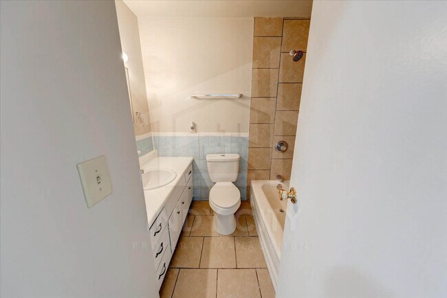 Building Photo - 8432 E 37th Pl