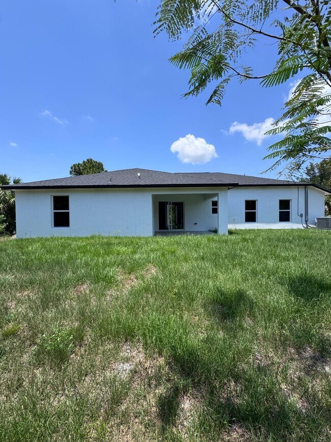 Building Photo - 3351 Lakeland Ave