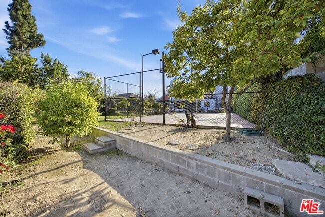 Building Photo - 2846 Royston Pl