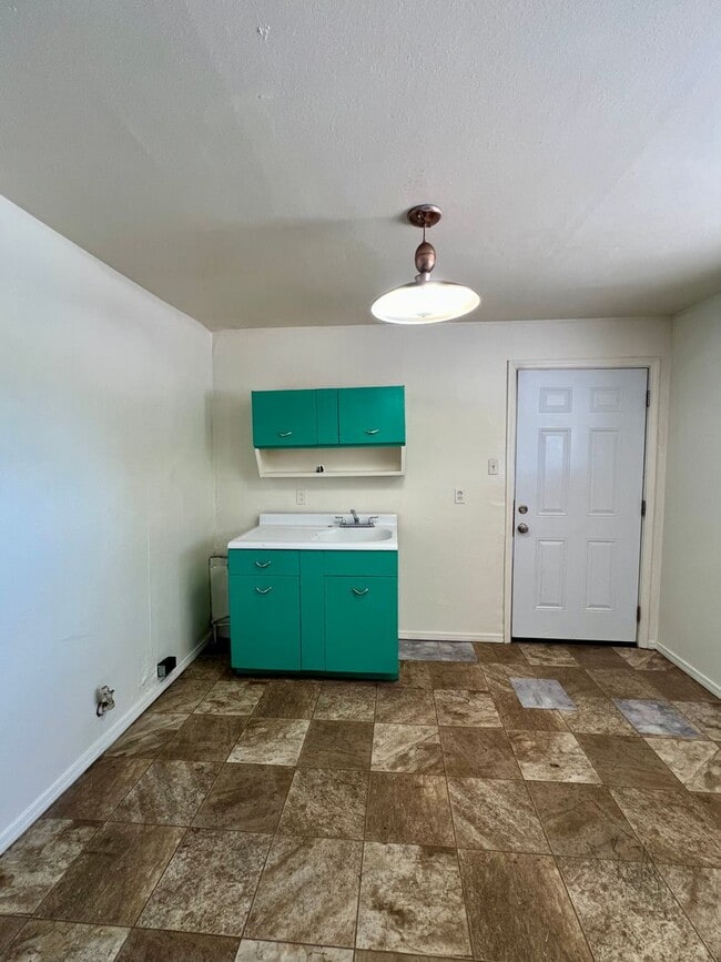 Building Photo - Water paid!