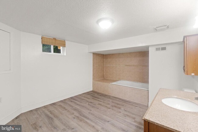 Building Photo - 45629 Frank Hayden Ln