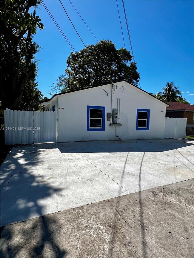 Building Photo - 4139 NW 23rd Ave