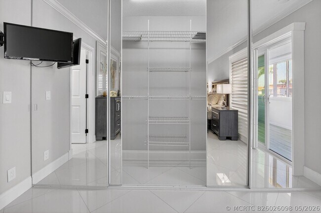 Building Photo - 102 Waterford D