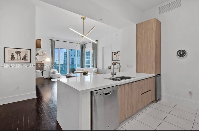 Building Photo - 951 Brickell Ave