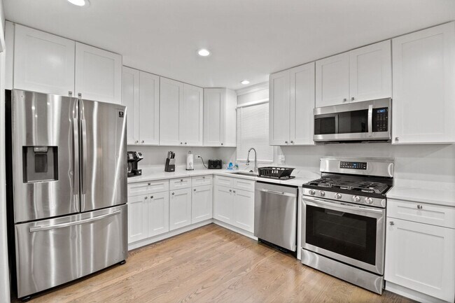 Building Photo - 1071 Johnston Dr